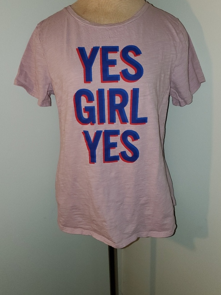 Womens/Juniors T Shirt. Size Medium